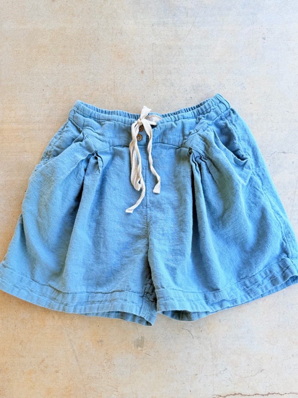 Free People M EST" shorts bew